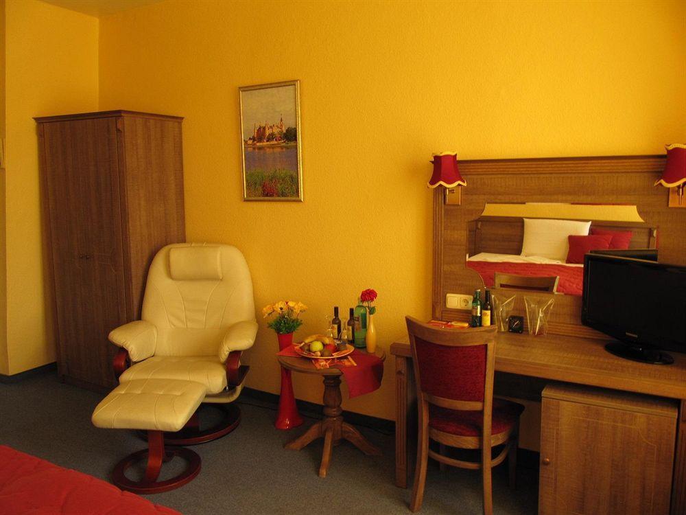 Hotel Am Hauptbahnhof Schwerin  Esterno foto