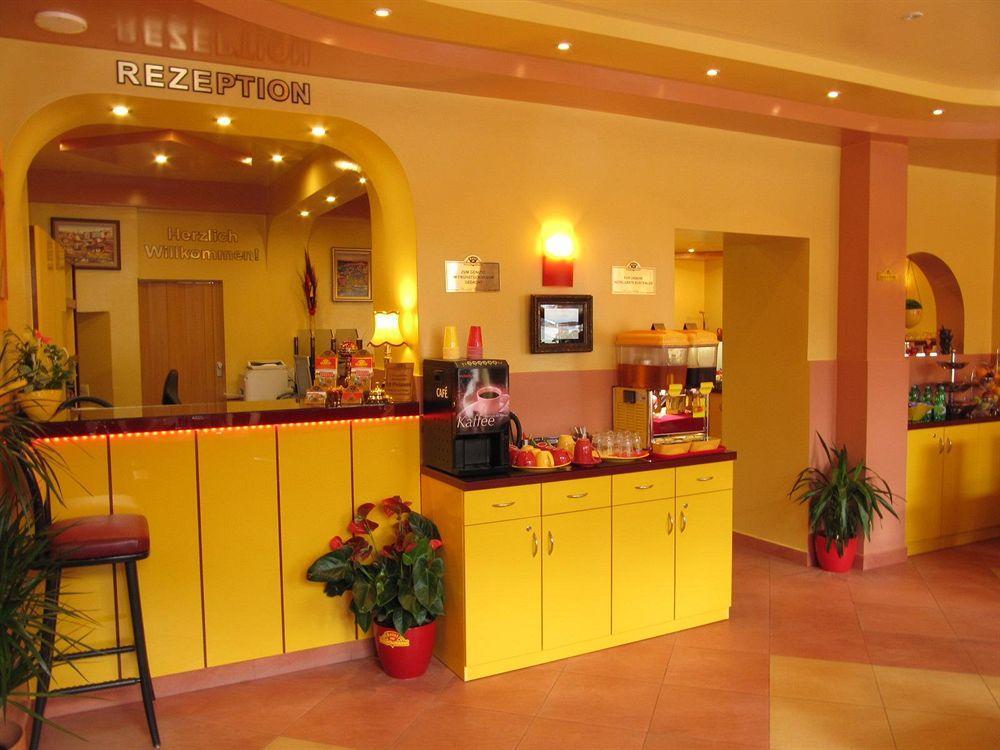 Hotel Am Hauptbahnhof Schwerin  Esterno foto