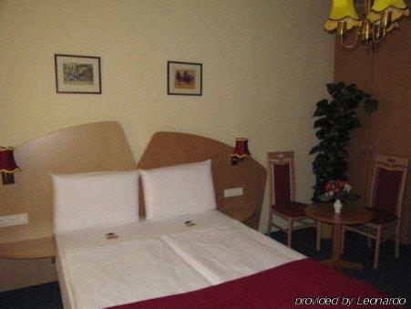 Hotel Am Hauptbahnhof Schwerin  Esterno foto