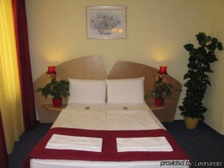 Hotel Am Hauptbahnhof Schwerin  Esterno foto
