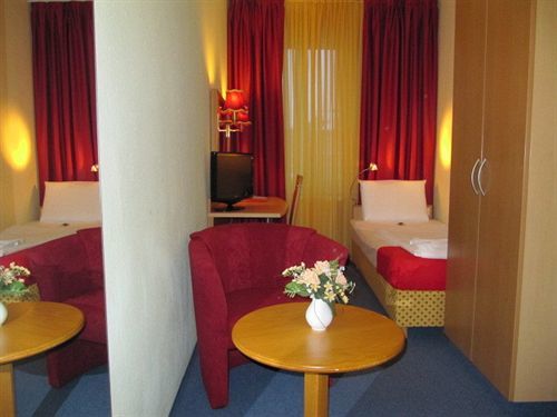 Hotel Am Hauptbahnhof Schwerin  Esterno foto