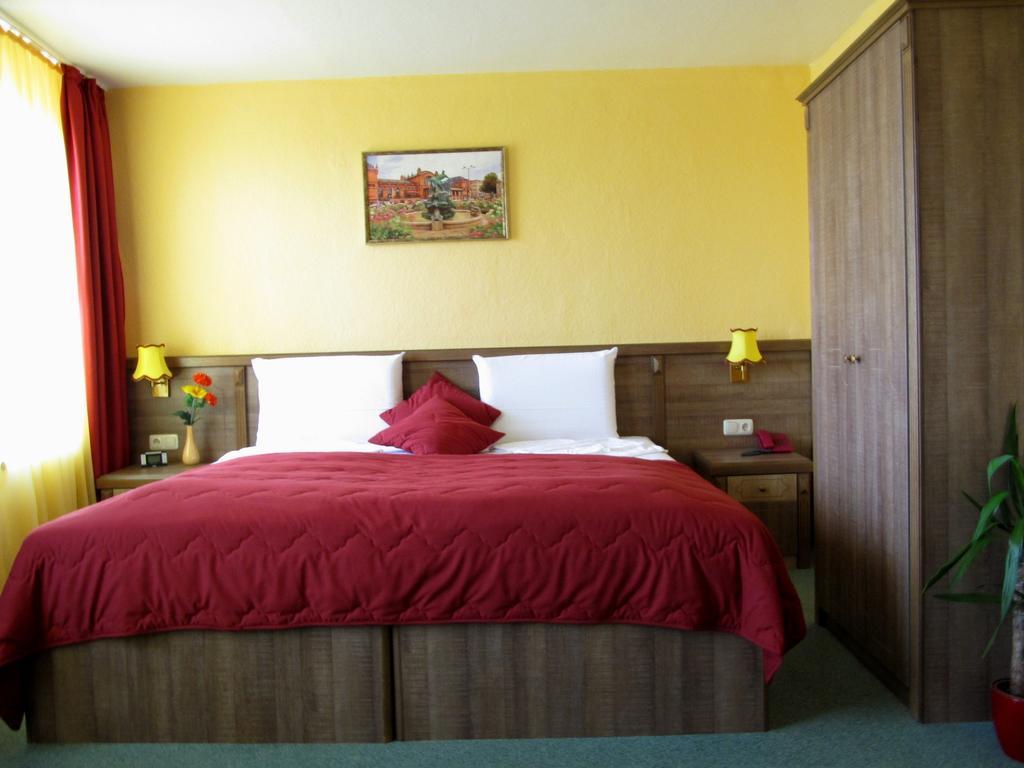 Hotel Am Hauptbahnhof Schwerin  Esterno foto