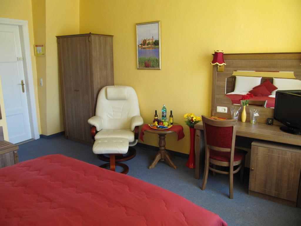 Hotel Am Hauptbahnhof Schwerin  Esterno foto
